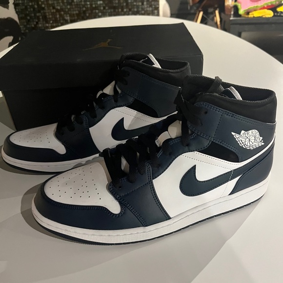 Jordan 1 Men’s Royal Navy and Black Sneakers - Picture 2 of 9